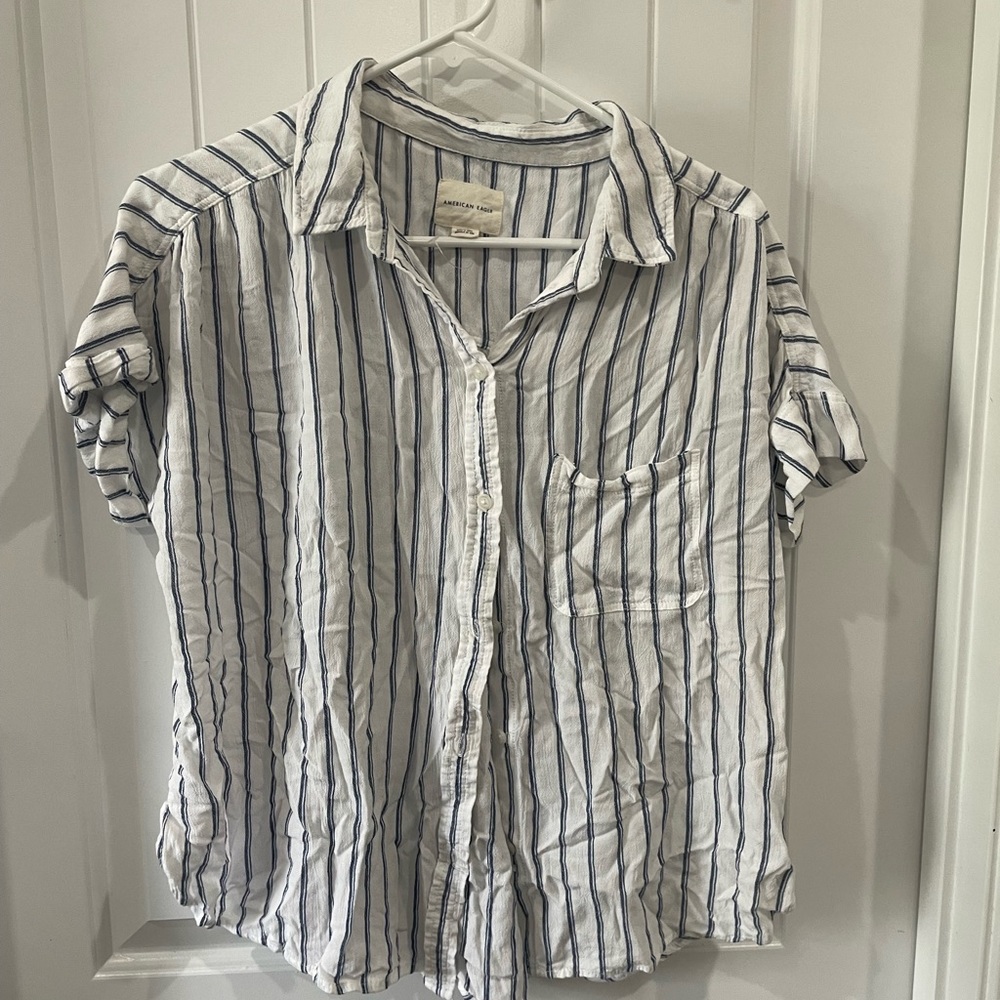 American Eagle women’s size small button up linen shirt sleeve shirt